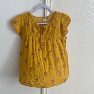 Blouse yellow with a few designs